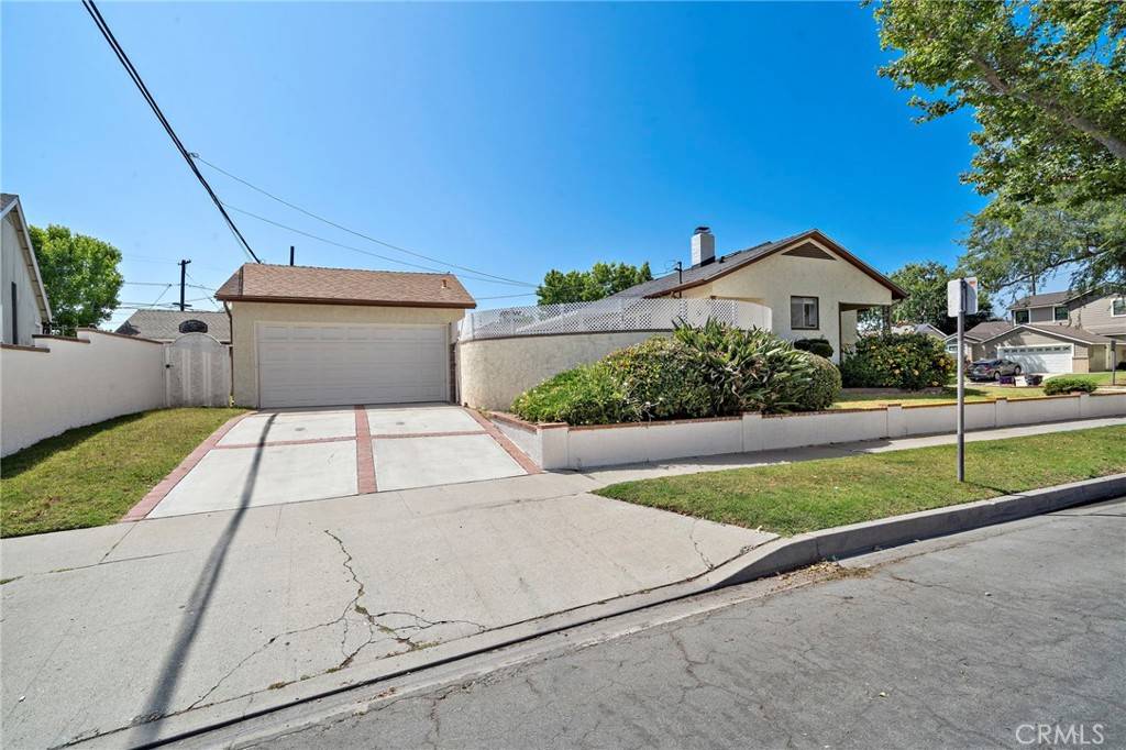 Long Beach, CA 90815,2460 Vuelta Grande AVE