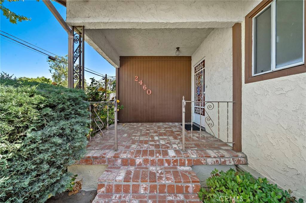 Long Beach, CA 90815,2460 Vuelta Grande AVE