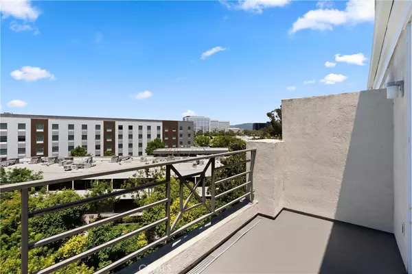 Irvine, CA 92612,2243 Martin #408