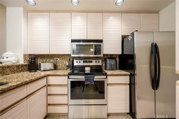 Irvine, CA 92612,2253 Martin #215