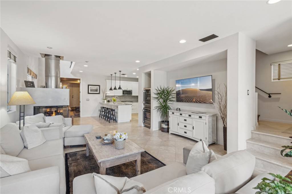 610 Marigold AVE, Corona Del Mar, CA 92625