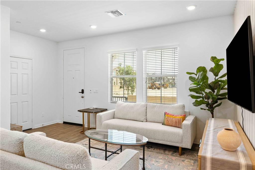 Ontario, CA 91761,3957 E Huntington ST