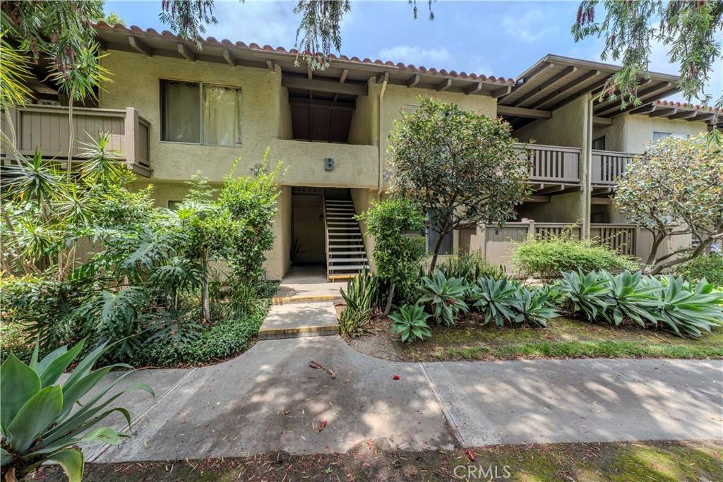 1345 Cabrillo Park DR #B12, Santa Ana, CA 92701