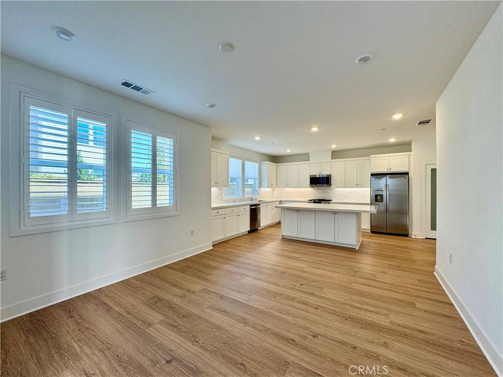 Irvine, CA 92618,450 Lobata