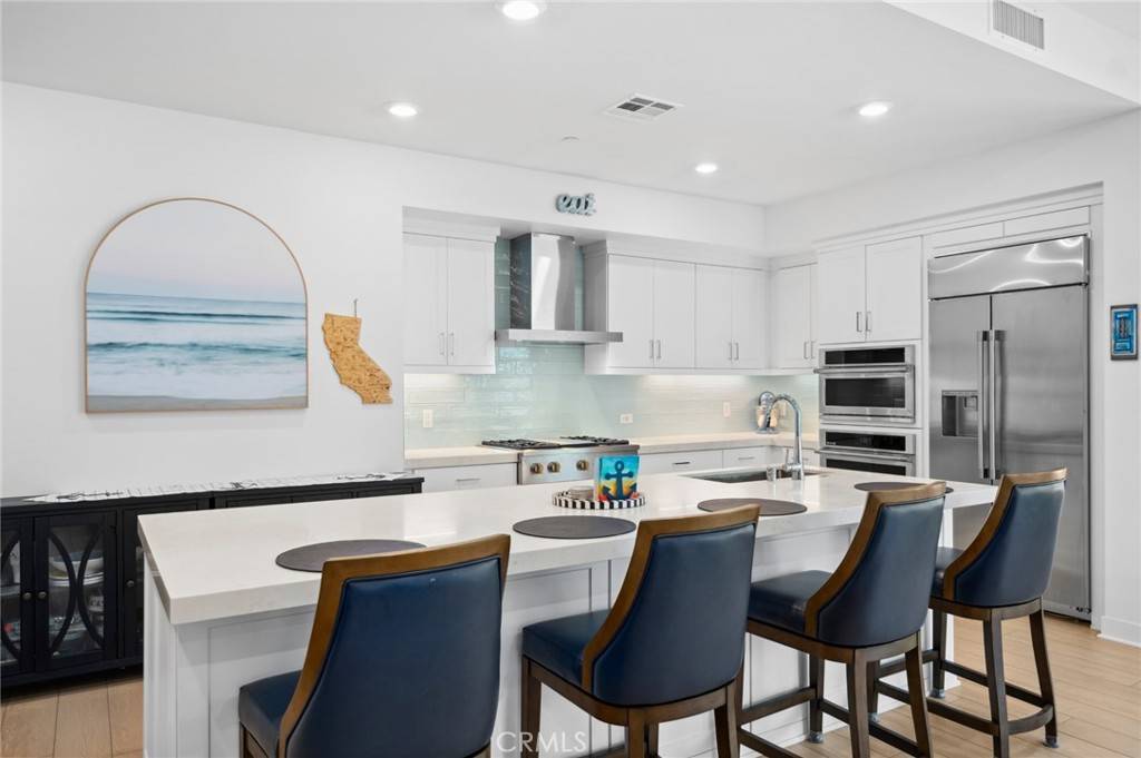 Irvine, CA 92612,3100 Rivington