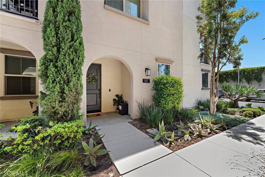 Anaheim, CA 92805,527 S Motif ST
