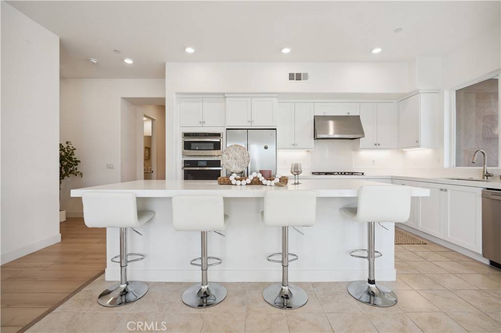 Irvine, CA 92618,175 Sash