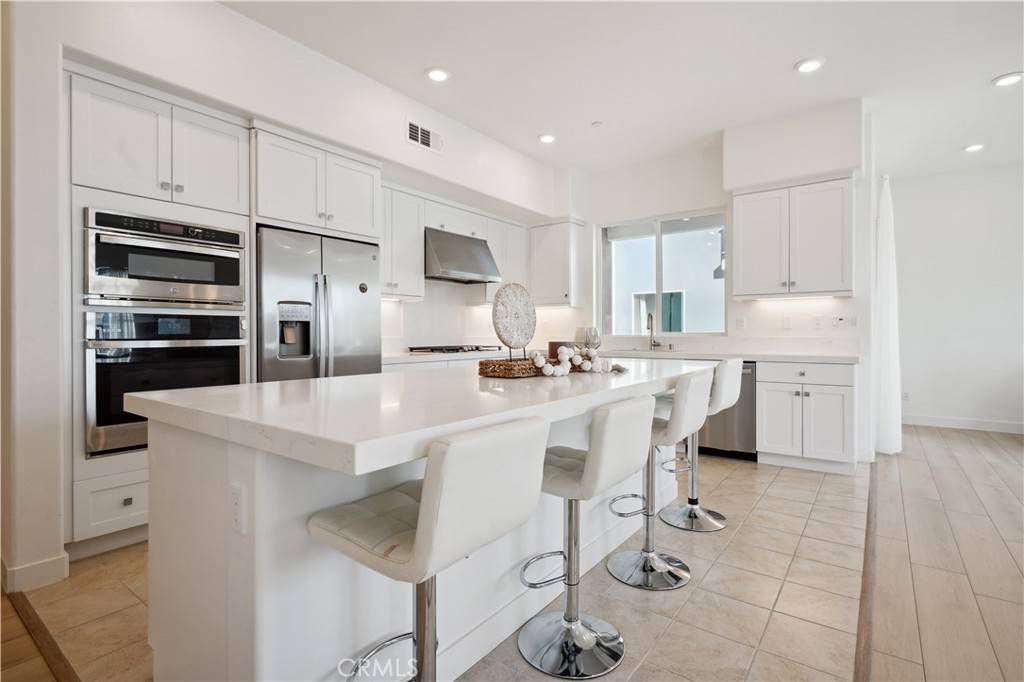 Irvine, CA 92618,175 Sash