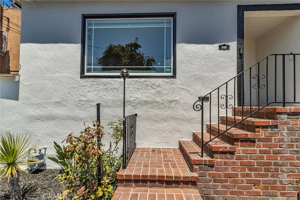 Oakland, CA 94609,688 66th ST