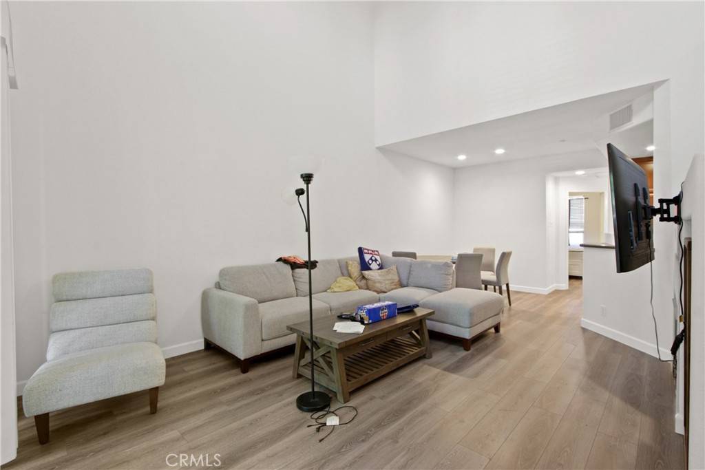 Irvine, CA 92603,80 Vermillion