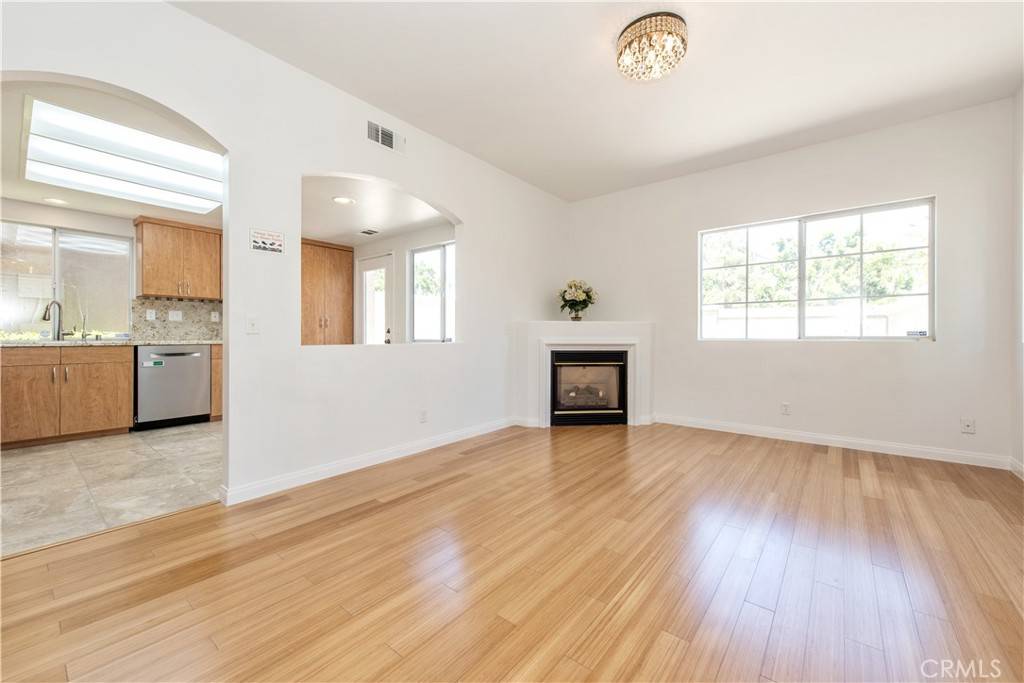 Lake Forest, CA 92610,120 Rue Monet