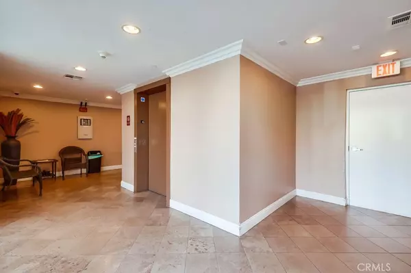 North Hollywood, CA 91605,6938 Laurel Canyon BLVD #101