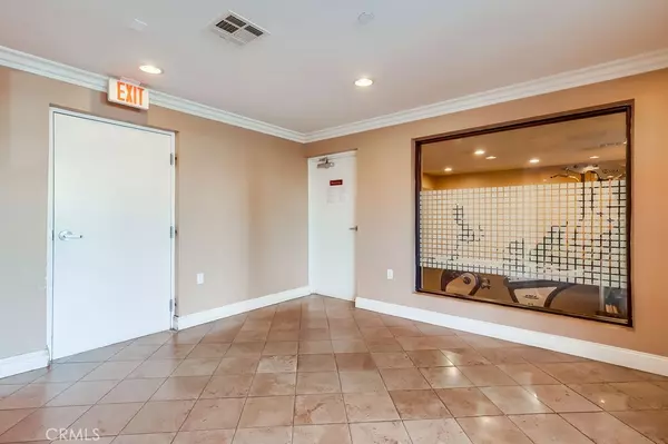 North Hollywood, CA 91605,6938 Laurel Canyon BLVD #101