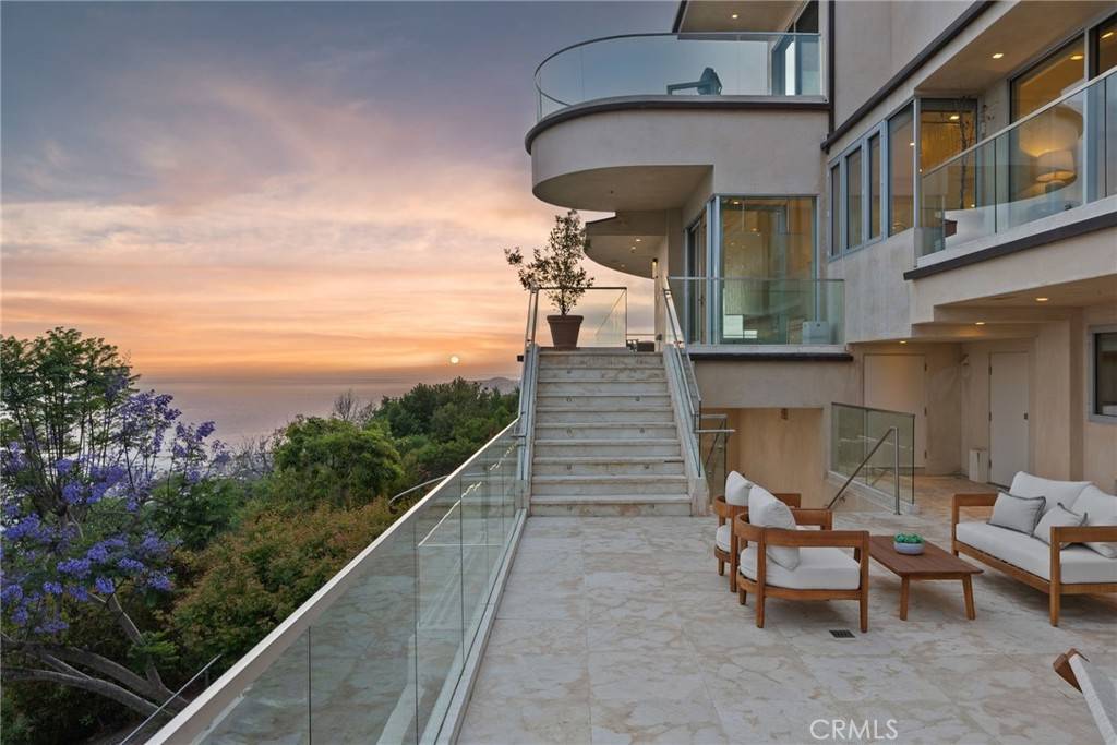 Laguna Beach, CA 92651,900 Gainsborough DR