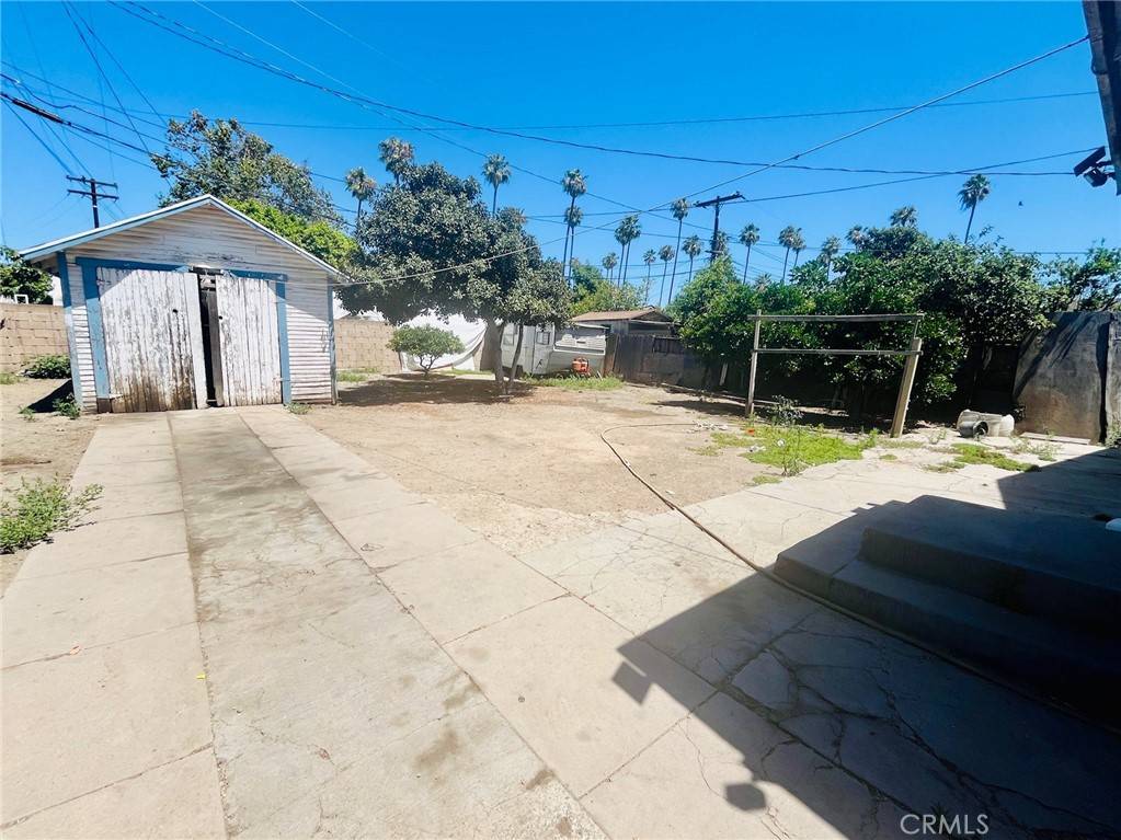 Santa Ana, CA 92707,1901 S Broadway