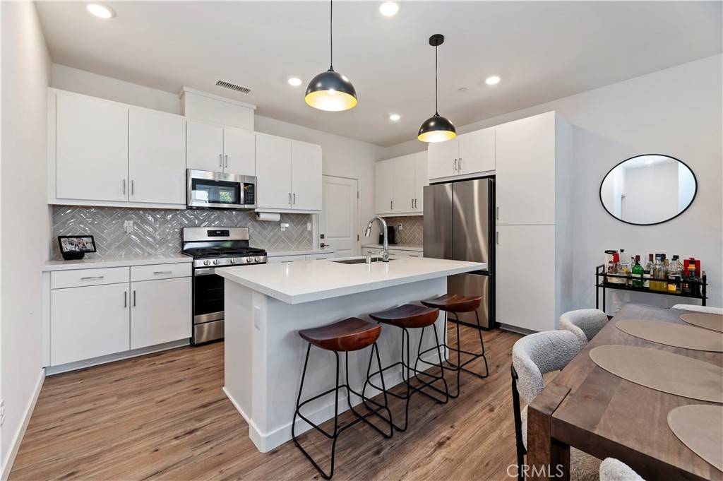Fontana, CA 92336,5680 Kate WAY #5