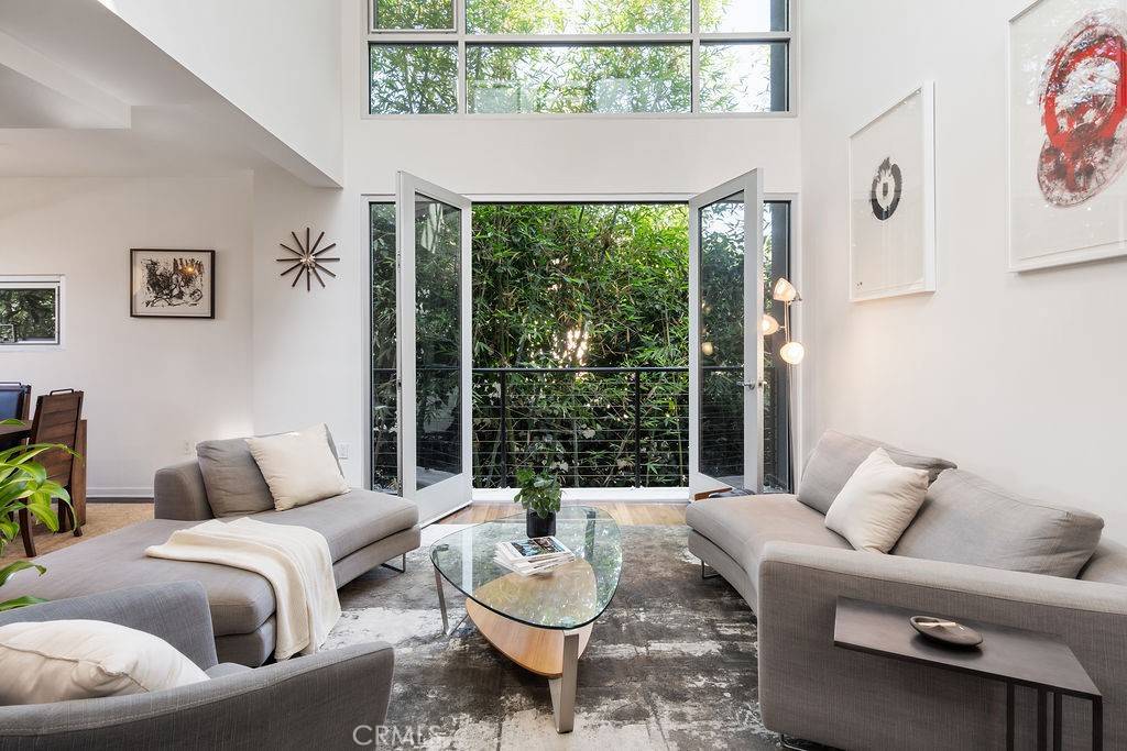 4111 W Sunset BLVD #220, Los Angeles, CA 90029