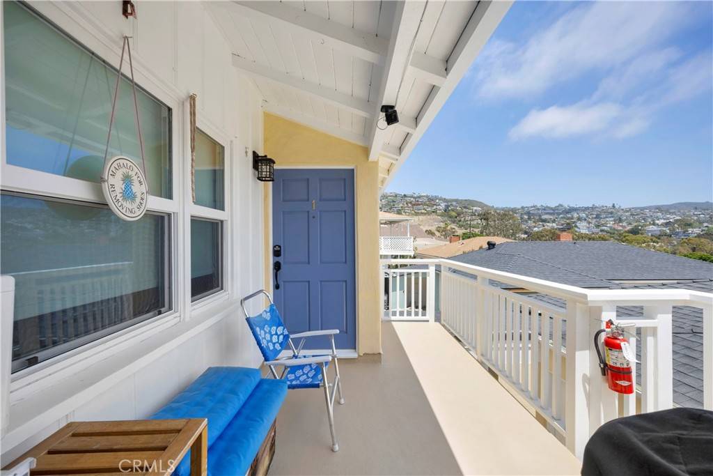 Laguna Beach, CA 92651,220 Cliff DR #1