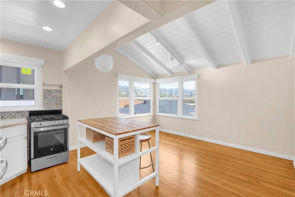 Laguna Beach, CA 92651,220 Cliff DR #1