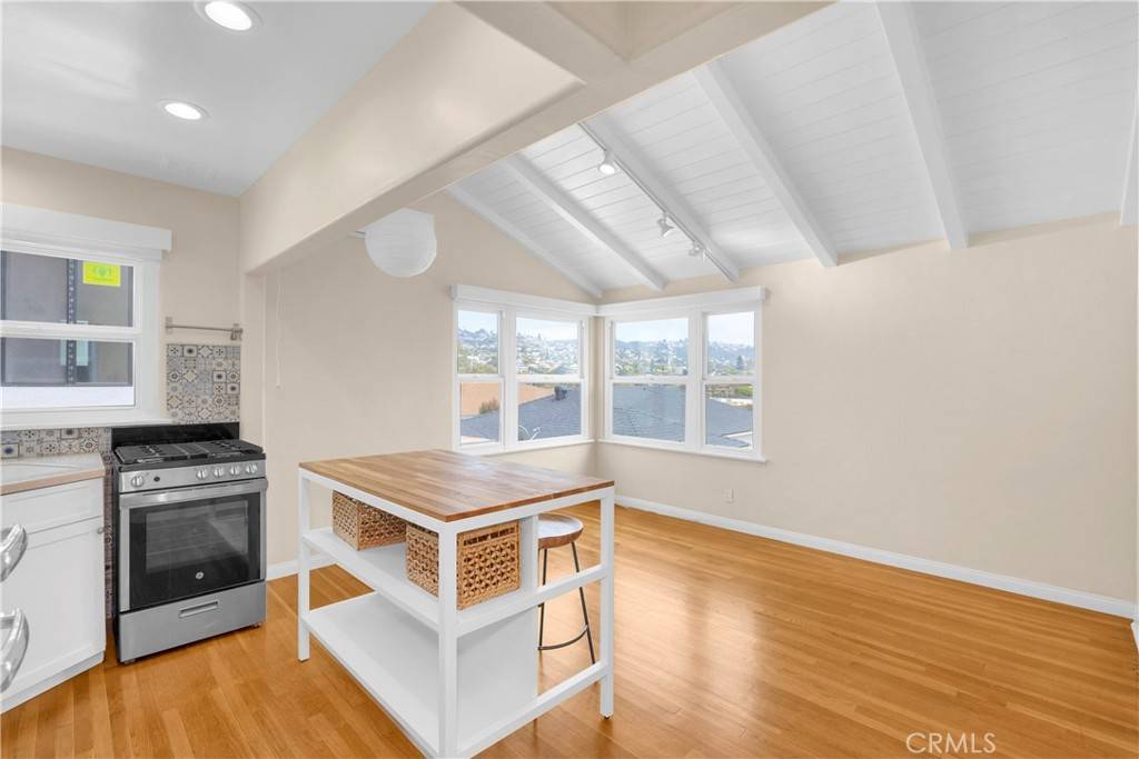 Laguna Beach, CA 92651,220 Cliff DR #1