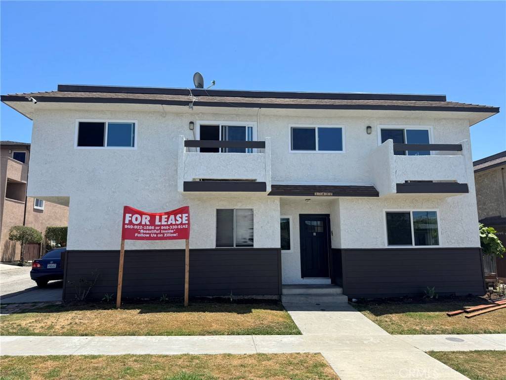 17422 Keelson LN, Huntington Beach, CA 92647