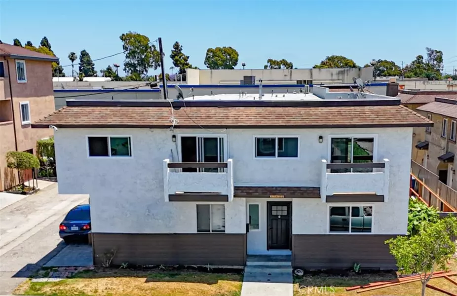 17422 Keelson LN, Huntington Beach, CA 92647