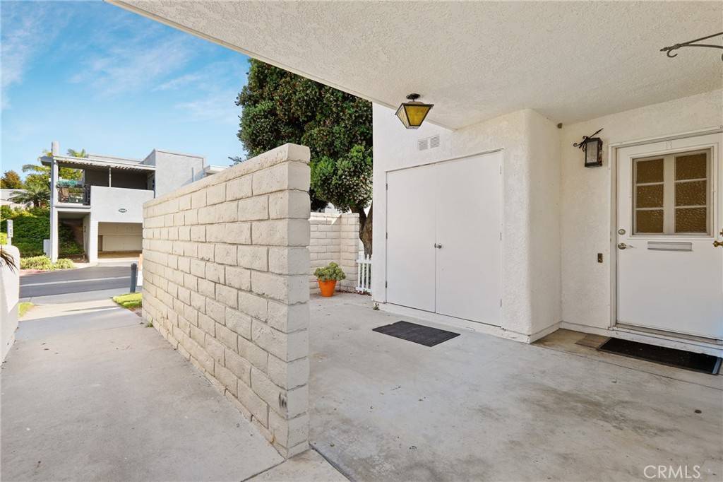 Laguna Woods, CA 92637,2179 Via Puerta #R