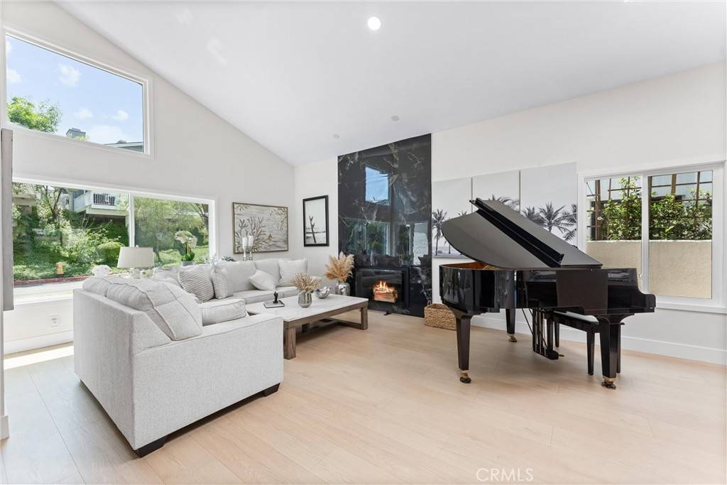 San Clemente, CA 92672,3208 Calle Grande