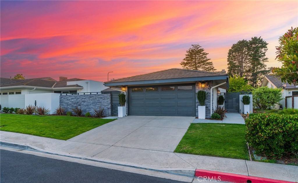 Corona Del Mar, CA 92625,35 Beachcomber DR