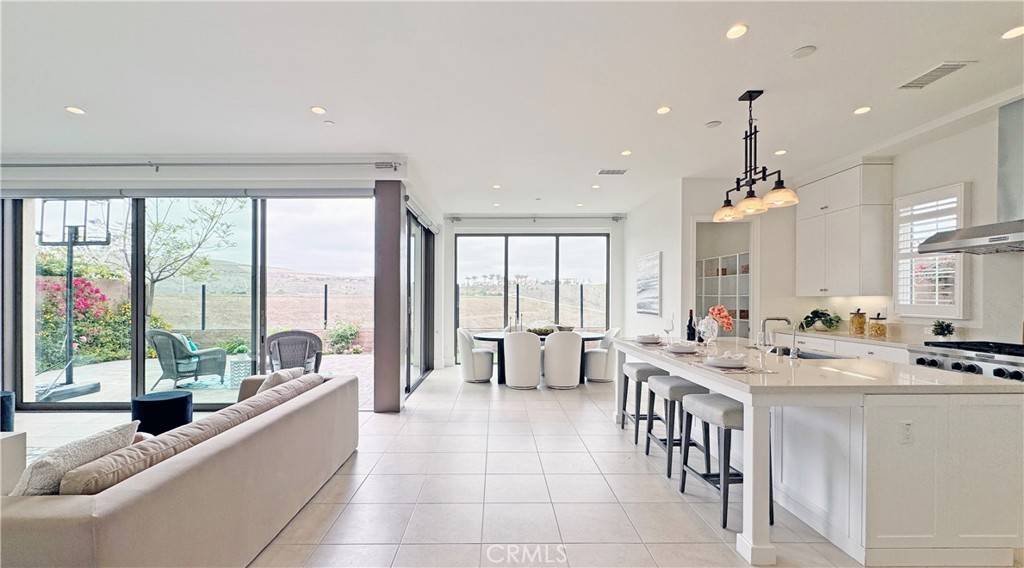 Irvine, CA 92602,236 Oceano