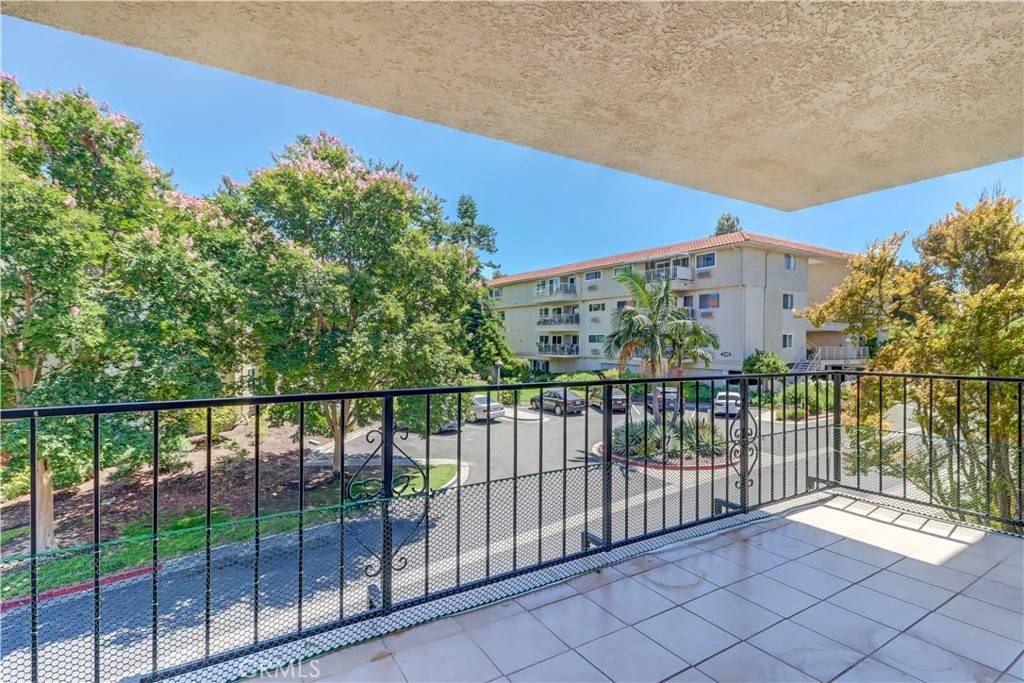 Laguna Woods, CA 92637,2391 Via Mariposa W #2E
