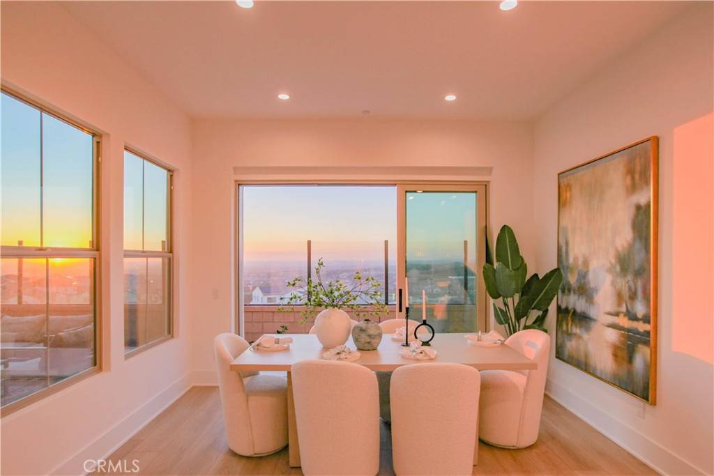 Irvine, CA 92618,137 Oakstone