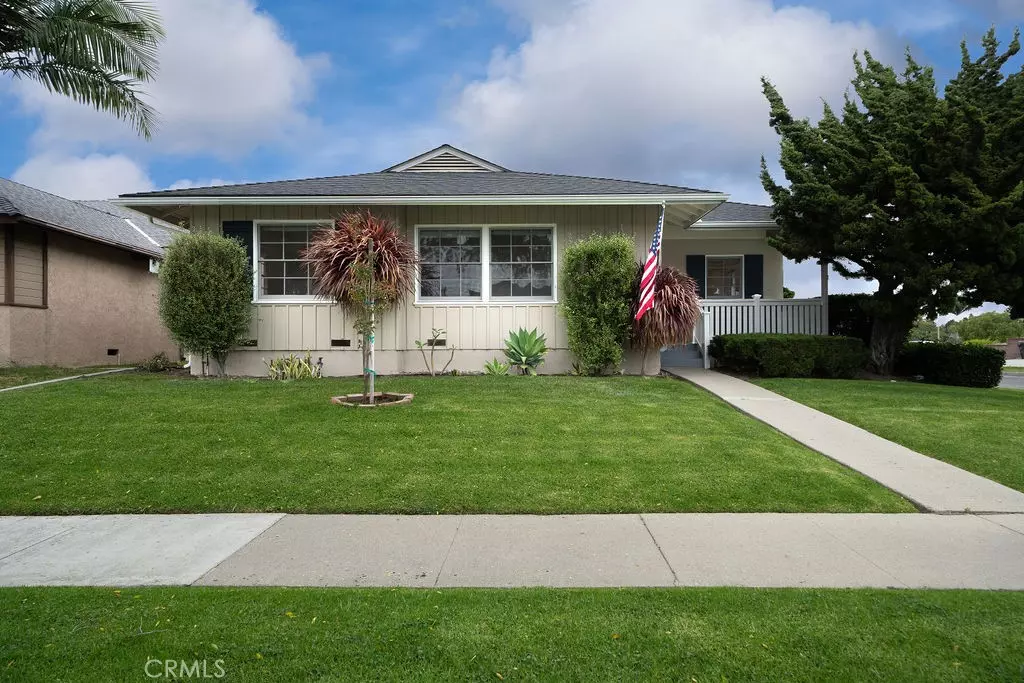 Long Beach, CA 90815,2542 Vuelta Grande AVE