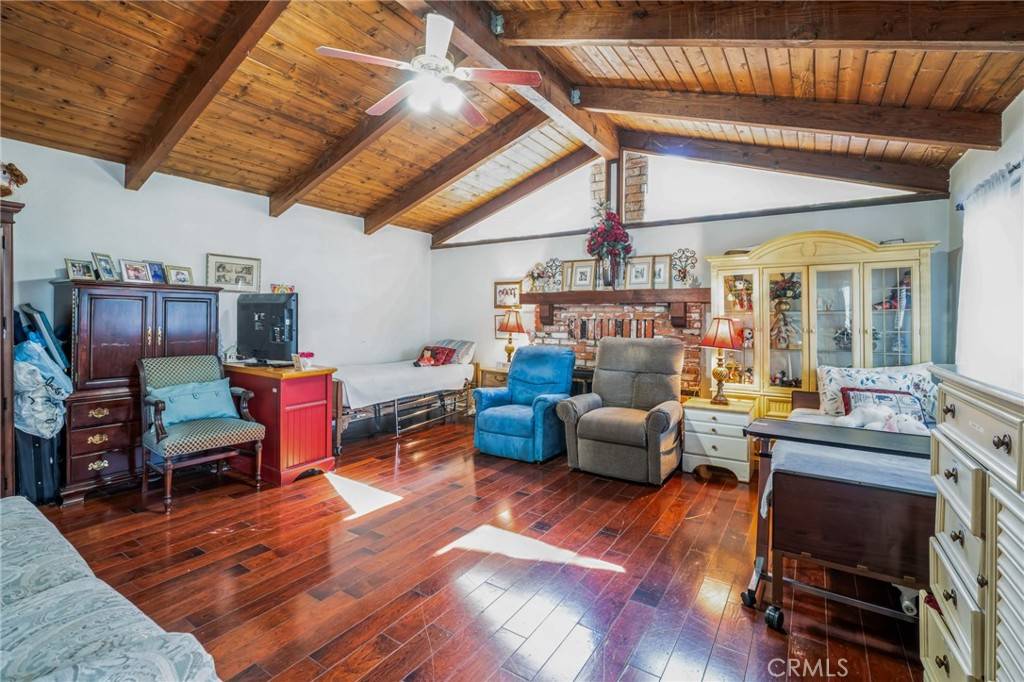 Thousand Oaks, CA 91360,142 W Columbia RD