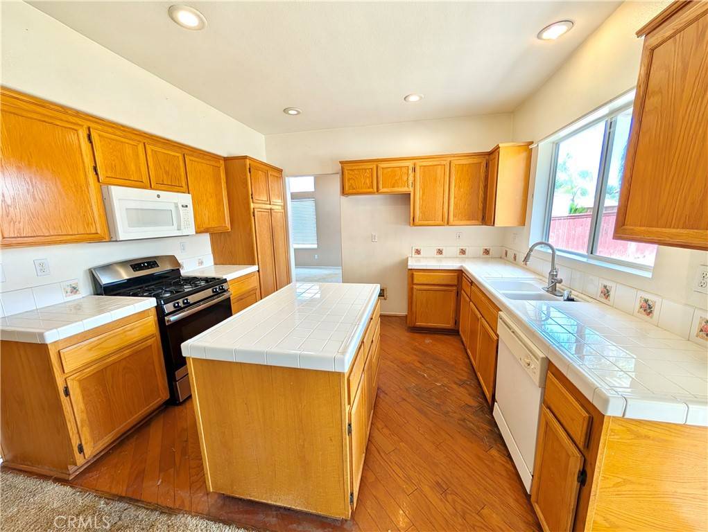 Corona, CA 92883,9510 Nickellaus CT