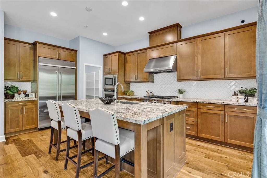 Irvine, CA 92602,66 English Saddle