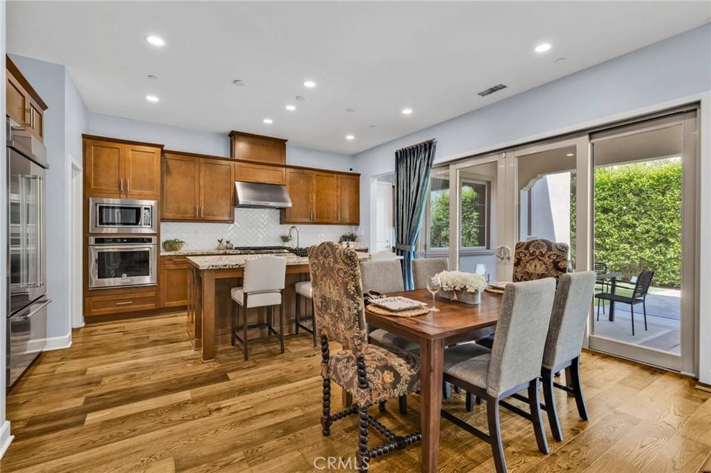 Irvine, CA 92602,66 English Saddle