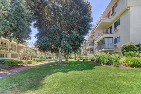 2384 Via Mariposa W #2C, Laguna Woods, CA 92637