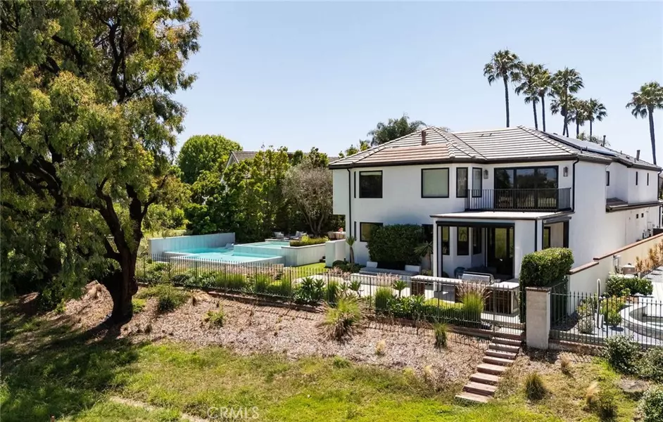 19476 Woodlands DR, Huntington Beach, CA 92648