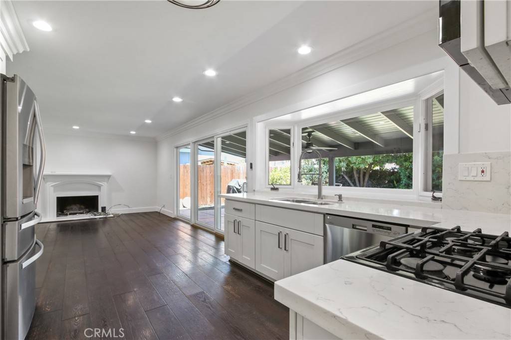 Tustin, CA 92780,14822 Foxcroft RD