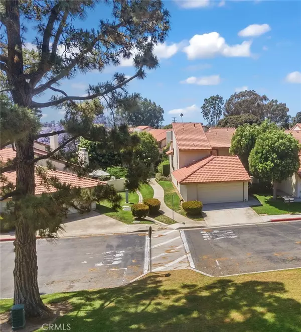 Huntington Beach, CA 92646,18325 Gum Tree LN