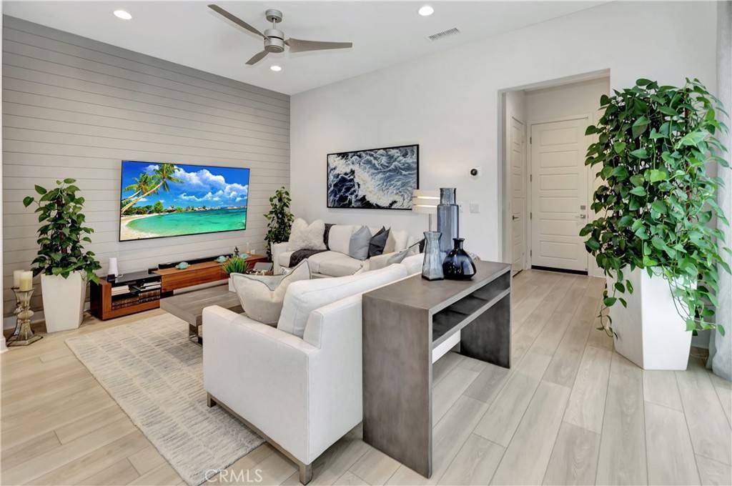 Irvine, CA 92618,347 Baluster