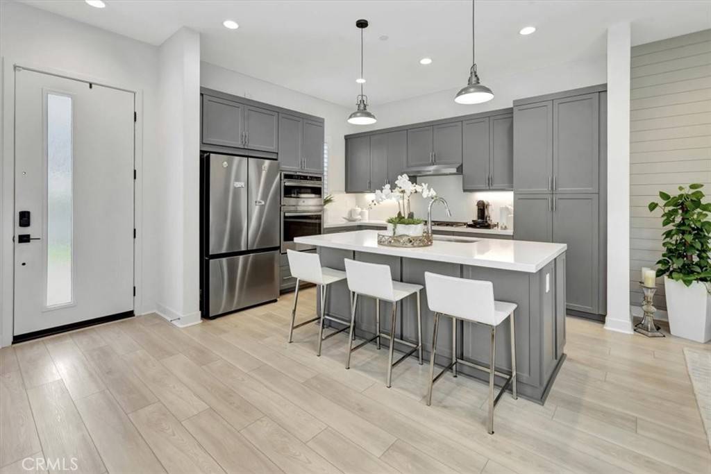 Irvine, CA 92618,347 Baluster