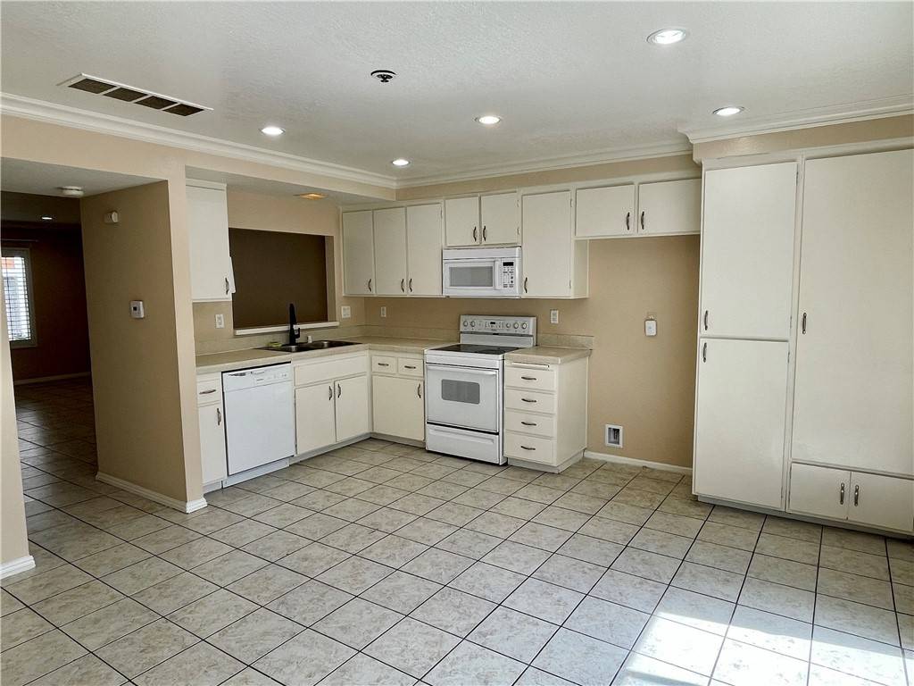 Lake Forest, CA 92630,25885 Trabuco RD #191