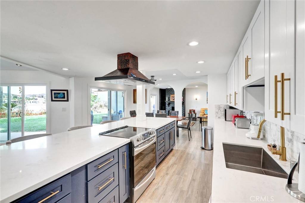 29795 Eagle Point DR, Canyon Lake, CA 92587