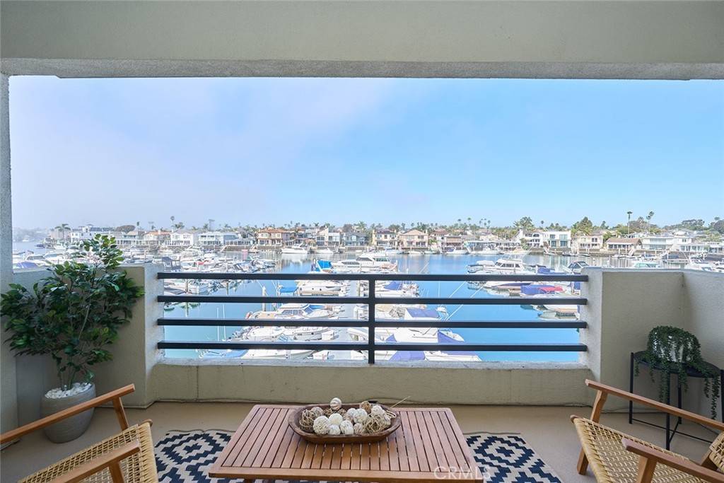 4165 Warner AVE #203, Huntington Beach, CA 92649