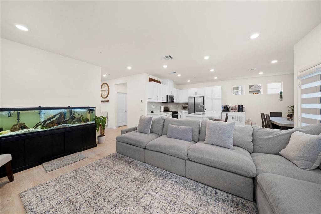 Corona, CA 92883,4079 Summer WAY