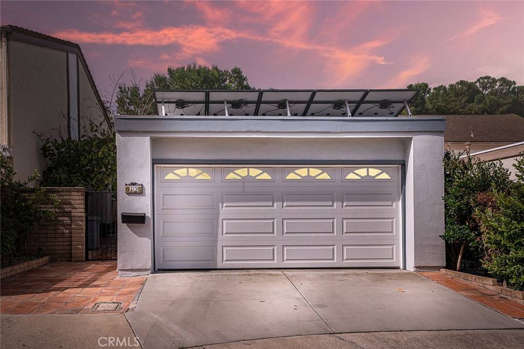 75 Willow Tree LN, Irvine, CA 92612