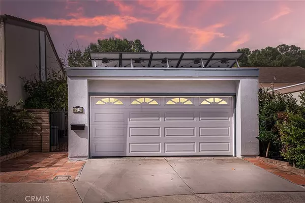 75 Willow Tree LN, Irvine, CA 92612
