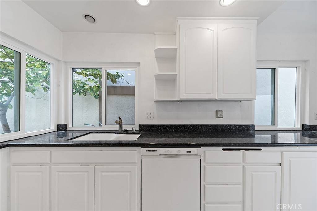 Irvine, CA 92612,75 Willow Tree LN